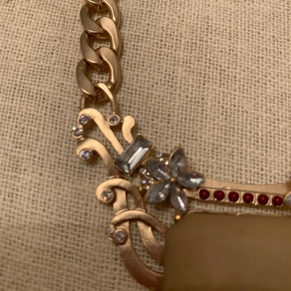 Touch Beautiful Goldtone Necklace NWOT